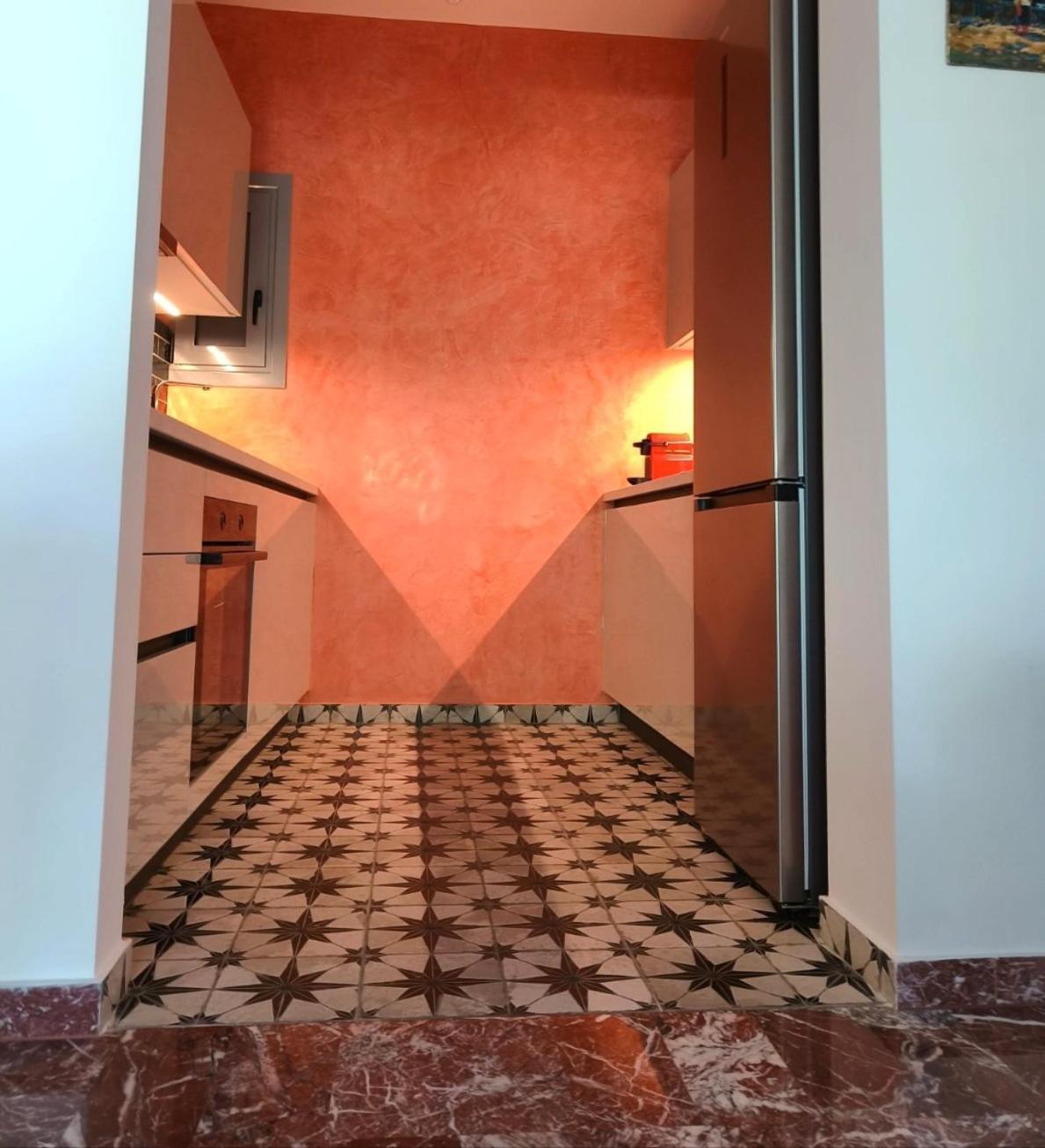 شقة Stylish Artistic Flat With View, Three Min To Metro أثينا المظهر الخارجي الصورة