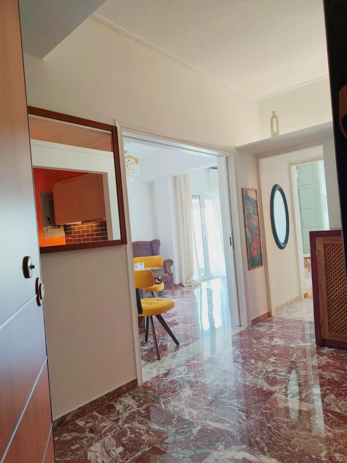 شقة Stylish Artistic Flat With View, Three Min To Metro أثينا المظهر الخارجي الصورة