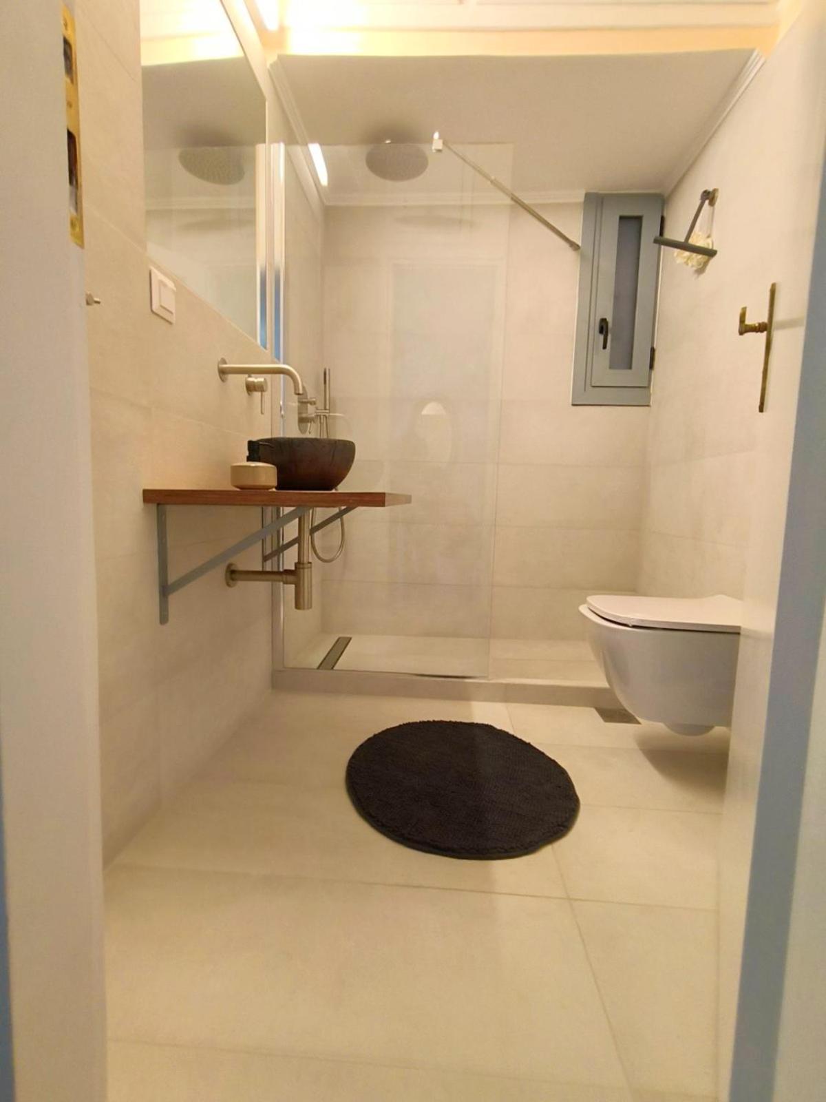 شقة Stylish Artistic Flat With View, Three Min To Metro أثينا المظهر الخارجي الصورة